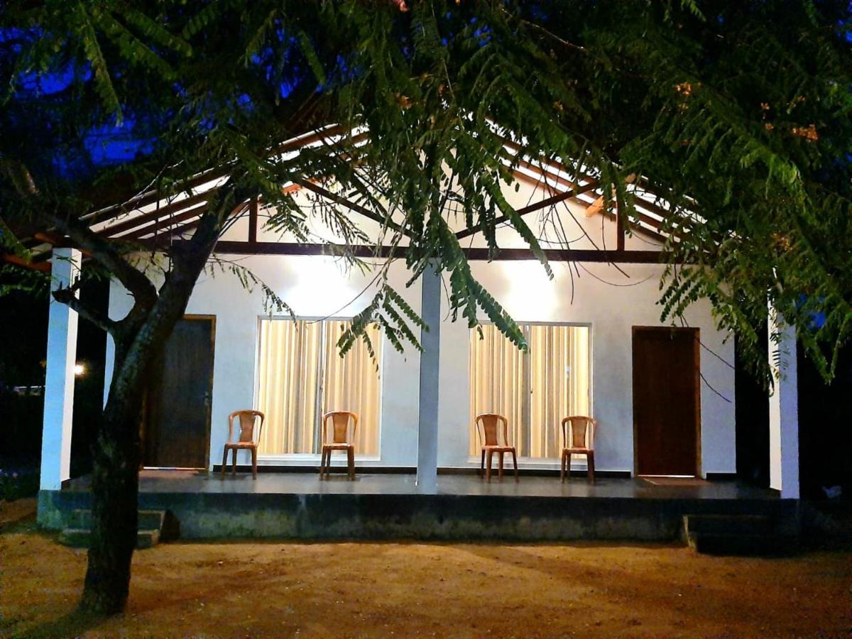 Hotel Krish Kalkudah  Luaran gambar