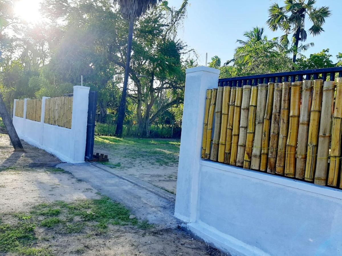 Hotel Krish Kalkudah  Luaran gambar